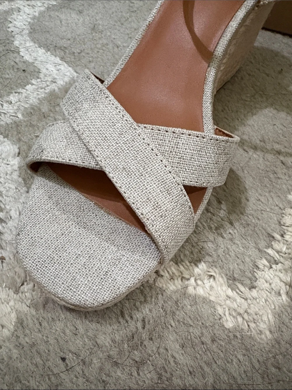 Lucky brand LK-MAEYLEE natural platinum metallic linen wedge heel size 8.5 M